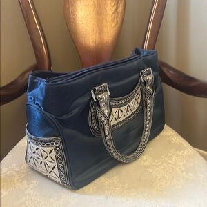 Handmade Laga Designs sustainable handbag helps women in Indonesia